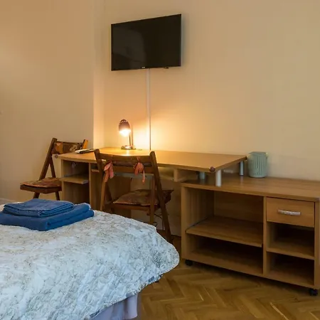 아파트 Bright And Cozy 2bd Flat In Centre By Flat Mаnager 플로브디프