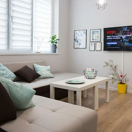아파트 Bright And Cozy 2bd Flat In Centre By Flat Mаnager 플로브디프