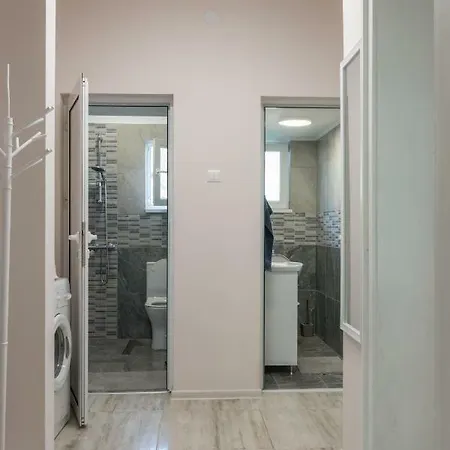 아파트 Bright And Cozy 2bd Flat In Centre By Flat Mаnager 플로브디프